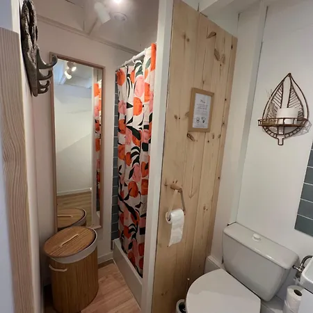 Petite Maison Au Coeur De La Pinede